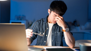 Chạy theo 'bánh vẽ' của sếp, tôi từng đột quỵ do làm việc quá sức