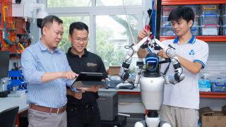 Doanh nghiệp tiên phong ứng dụng robot hình người trong sản xuất tại Việt Nam