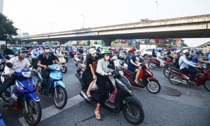 Đề xuất cấm xe máy vào nội đô sau năm 2025: Cầm đèn chạy trước ô tô?