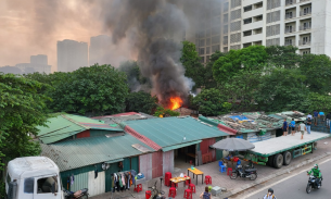 Hà Nội: Cháy lớn kèm tiếng nổ, người dân hoảng loạn tháo chạy