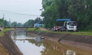 Thái Nguyên: Ô tô con lao xuống kênh, 3 người thương vong, 1 mất tích