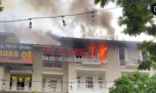 Hà Nội: Cháy tại cửa hàng bán quần áo trẻ sơ sinh