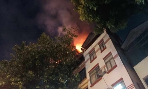 Hà Nội: Cháy lớn tại quán trà chanh ở đường Láng