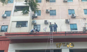 Hà Nội: Người phụ nữ bất ngờ rơi từ tầng cao tòa nhà xuống dưới