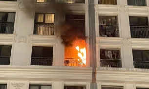 Hà Nội: Căn hộ chung cư tại Mỹ Đình cháy nghi ngút, ngọn lửa bốc lên từ nồi chiên không dầu