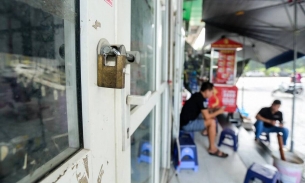Nhiều hàng quán tại Khu đô thị Thanh Hà đóng cửa, vắng khách vì mất nước