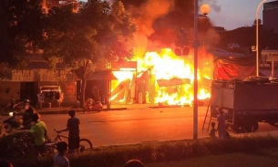 Hà Nội: Cháy lớn rồi có tiếng nổ khiến 3 mẹ con tử vong