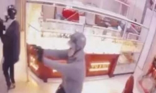 Vụ cướp tiệm vàng ở Trà Vinh: Chủ tiệm kể lại phút vợ trúng đạn