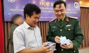 Cựu Thượng tá quân đội 'đút túi' hơn 2 tỷ đồng nhờ Việt Á bán tăm bông, ống môi trường