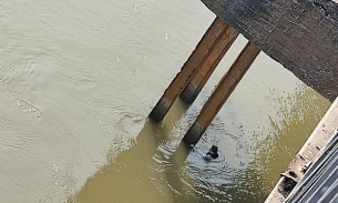 Cảnh sát bác tin thanh niên ngã từ cầu Long Biên xuống sông Hồng vì mải chụp ảnh