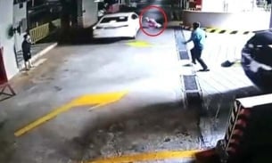 Video ô tô đại náo dưới hầm chung cư, tông trúng người phụ nữ rồi bỏ chạy
