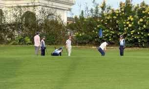 Cho thôi chức Giám đốc sở ở Bắc Ninh chơi golf trong giờ hành chính