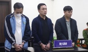 3 cựu công an bắt chết dê của dân được dẫn giải đến tòa