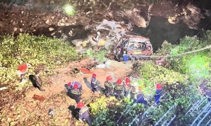 Hé lộ nguyên nhân vụ xe khách rơi xuống vực khiến 2 người tử vong ở Đà Nẵng