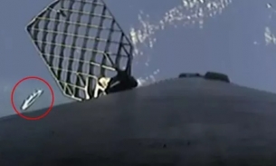 Sự kiện trực tiếp của SpaceX đột ngột bị cắt khi phát hiện UFO bí ẩn gần tên lửa
