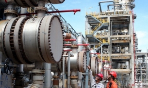 Nhà máy lọc dầu lớn nhất Việt Nam dự kiến ngừng hoạt động vào tháng 2/2022 vì thiếu hụt tài chính