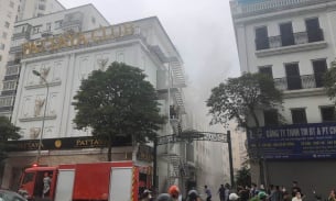 Quán karaoke Pattaya Club bất ngờ bốc cháy dữ dội tại Hà Nội