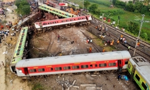 Tai nạn tàu hỏa thảm khốc ở Ấn Độ: Con số thương vong vẫn tiếp tục tăng cao