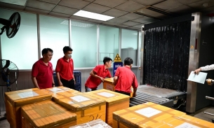 Dùng máy bay vận chuyển máu giải tỏa cơn 'khát' cho 74 bệnh viện vùng Đồng bằng sông Cửu Long