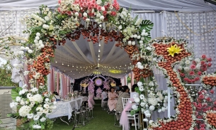 Độc lạ: Cổng rạp cưới được làm từ hàng trăm chùm vải tươi ở Bắc Giang