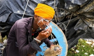 Gần 100 người chết vì nắng nóng ở Ấn Độ