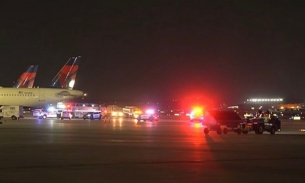 Bị hút vào động cơ máy bay, một nhân viên sân bay ở Mỹ thiệt mạng