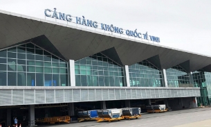 Sân bay Vinh hoạt động trở lại sau sự cố trên đường băng