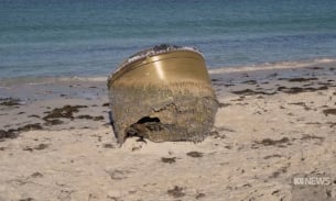 Các chuyên gia cảnh báo về 'vật thể không xác định' ở bờ biển Úc