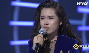 Thí sinh 'Vietnam Idol' bật khóc vì câu hỏi của giám khảo: 'Em đi hát có đủ sống không?'