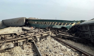 Pakistan: Tàu hỏa trật bánh khiến hàng trăm người thương vong