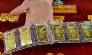 Giá vàng biến động mạnh, vàng SJC tiến sát mốc 67,4 triệu đồng/lượng