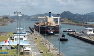 Hạn hán khiến kênh đào Panama phải tạm thời hạn chế số lượng tàu hàng qua lại