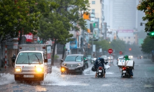Dự báo thời tiết 10 ngày tới: Bắc Bộ mưa giông kéo dài đến hết tháng, Trung Bộ tiếp tục nắng nóng