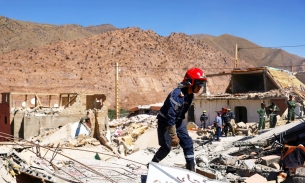 Lực lượng cứu hộ nỗ lực tìm kiếm những người sống sót sau trận động đất kinh hoàng ở Maroc