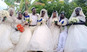 Người đàn ông tổ chức đám cưới với 7 cô dâu trong cùng một ngày