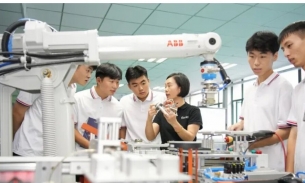 Trung Quốc: Những 'gã khổng lồ' về xe điện và chip tuyển nhân sự không cần tốt nghiệp đại học