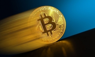 Các quỹ ETF bitcoin của Mỹ đạt khối lượng 4,6 tỷ USD trong ngày giao dịch đầu tiên, chuyên gia cảnh báo gì?