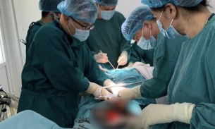 Bệnh viện Đa khoa Quảng Nam: Cứu sống thanh niên bị kíp nổ làm đứt lìa 2 tay