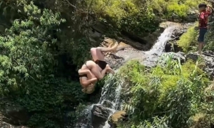 Hà Giang: Xác minh thông tin đôi nam nữ nước ngoài ôm nhau nhảy xuống thác Du Già