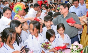 Thủ tướng Phạm Minh Chính vui Tết Trung thu cùng hàng trăm em nhỏ 'viện máu'