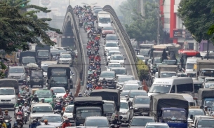 TP HCM đang nghiên cứu cấm xe hai bánh qua cầu vượt ở cửa ngõ Tân Sơn Nhất