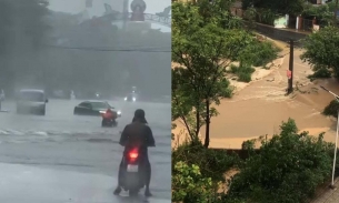 Phú Thọ: Mưa lớn khiến đường 'hóa' thành sông, trường học tốc mái