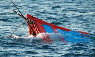 14 cư dân Bình Định thoát chết sau 10 tiếng lênh đênh trên biển