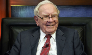 Warren Buffett kiếm 3,5 triệu USD mỗi ngày vẫn nhiệt huyết làm việc ở tuổi 93