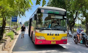 Agribank rao bán 37 chiếc xe buýt thân quen trên phố phường Hà Nội