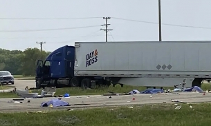 Vụ tai nạn thảm khốc ở Canada: Cảnh sát xác nhận xe buýt đi sai làn đường
