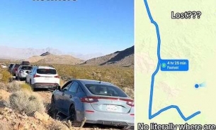 Đi theo chỉ dẫn của Google Maps, đoàn xe mắc kẹt trong hoang mạc