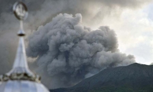 Núi lửa ở Indonesia phun trào khiến 11 người thiệt mạng và 12 người mất tích