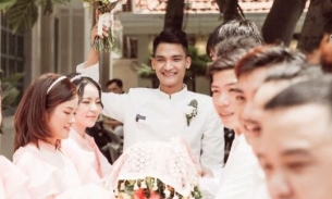 Lễ đính hôn Mạc Văn Khoa - Vy Pumpe: Cô dâu đeo vàng trĩu cổ vẫn bị nhân vật này chiếm spotlight