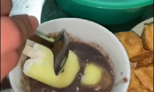 Trào lưu ăn kem với mắm tôm và bún, phở: Phá cách hay phá hoại ẩm thực Việt?